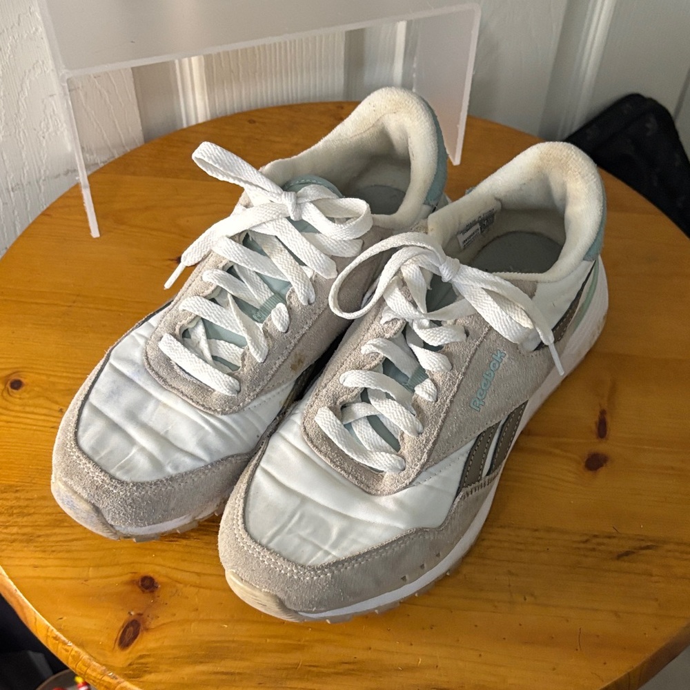 Reebok Men’s White and Light Gray Athletic Sneakers 8.5